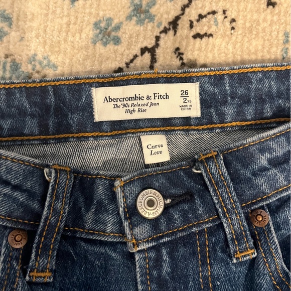 Abercrombie Curve Love 90s Relaxed 26 XShort - Picture 3 of 3